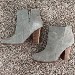 POUR LA VICTOIRE Rocker Grey Suede Booties Size 9
